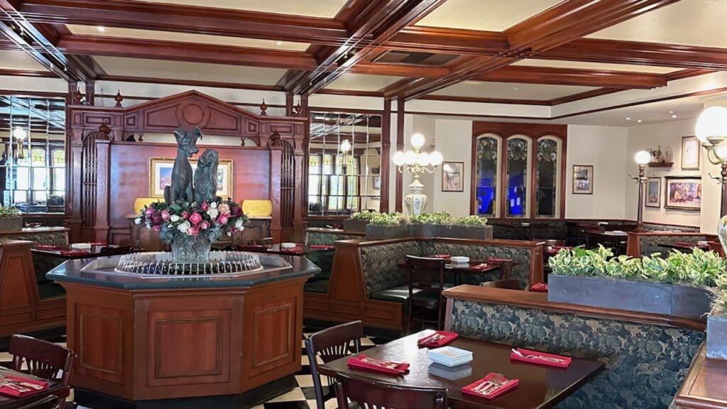 Disney Dining Dress Codes