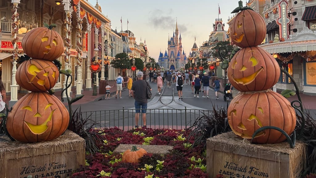 What Are The Best Days To Skip The Crowds At Each Disney World Park? - DVC  Shop